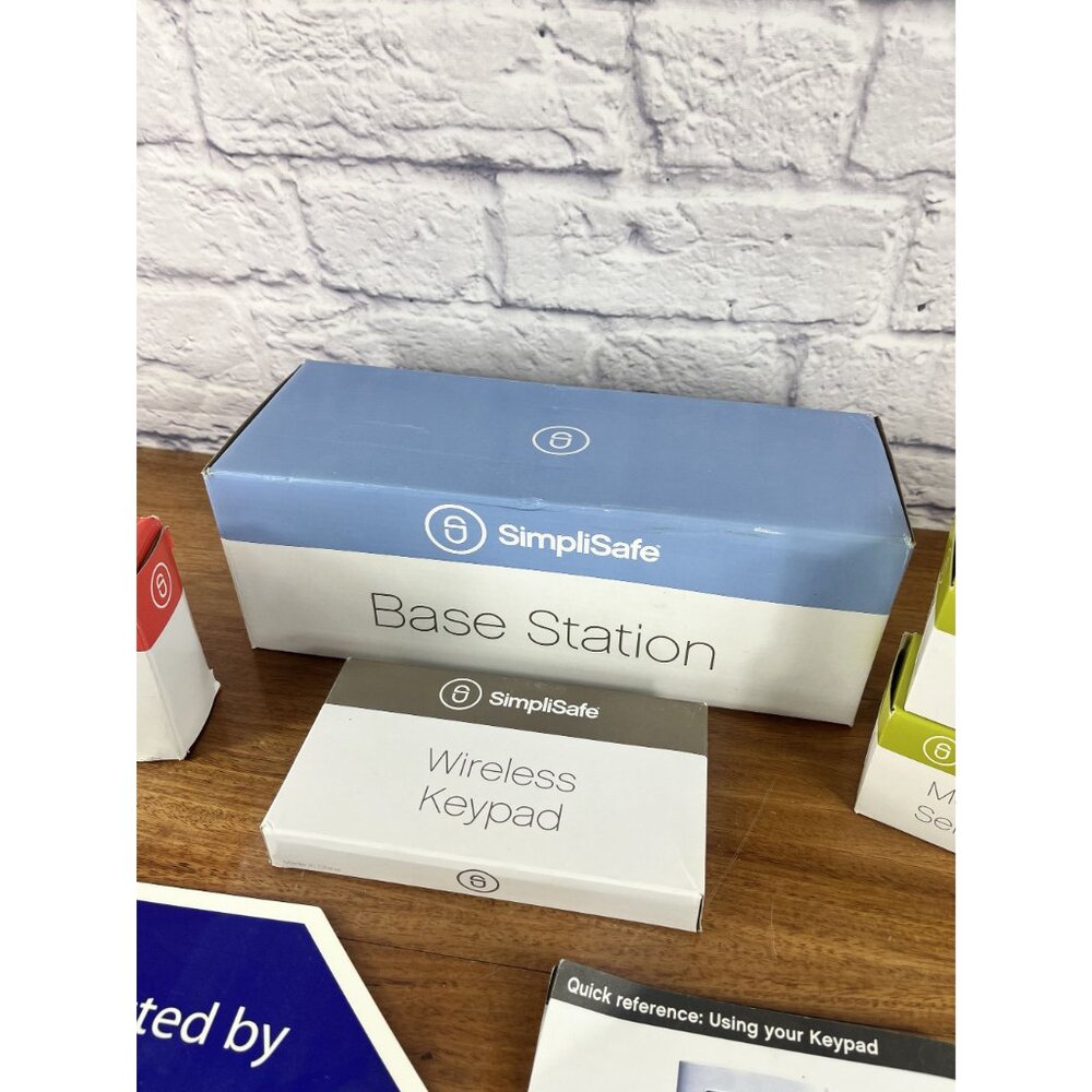 SimpliSafe Wireless Home Security System GEN 1 LOT Base, 2 Motion, Keypad, Siren - Picture 5 of 13